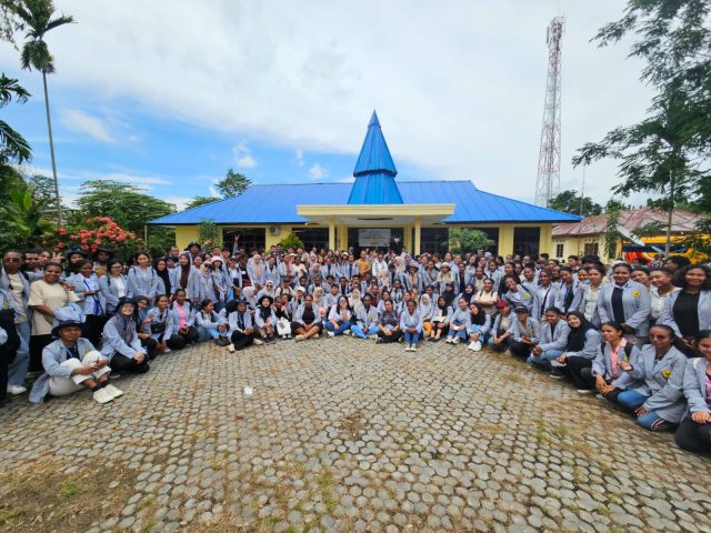 Penerjunan 271 Mahasiswa KKN Tematik Akuntansi FEB Uncen di Kwadeware: Kolaborasi Nyata “Menata Usaha, Merawat Alam”